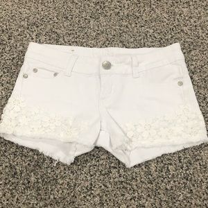 🌿Cute lace-detailed white shorts, size 1🌿